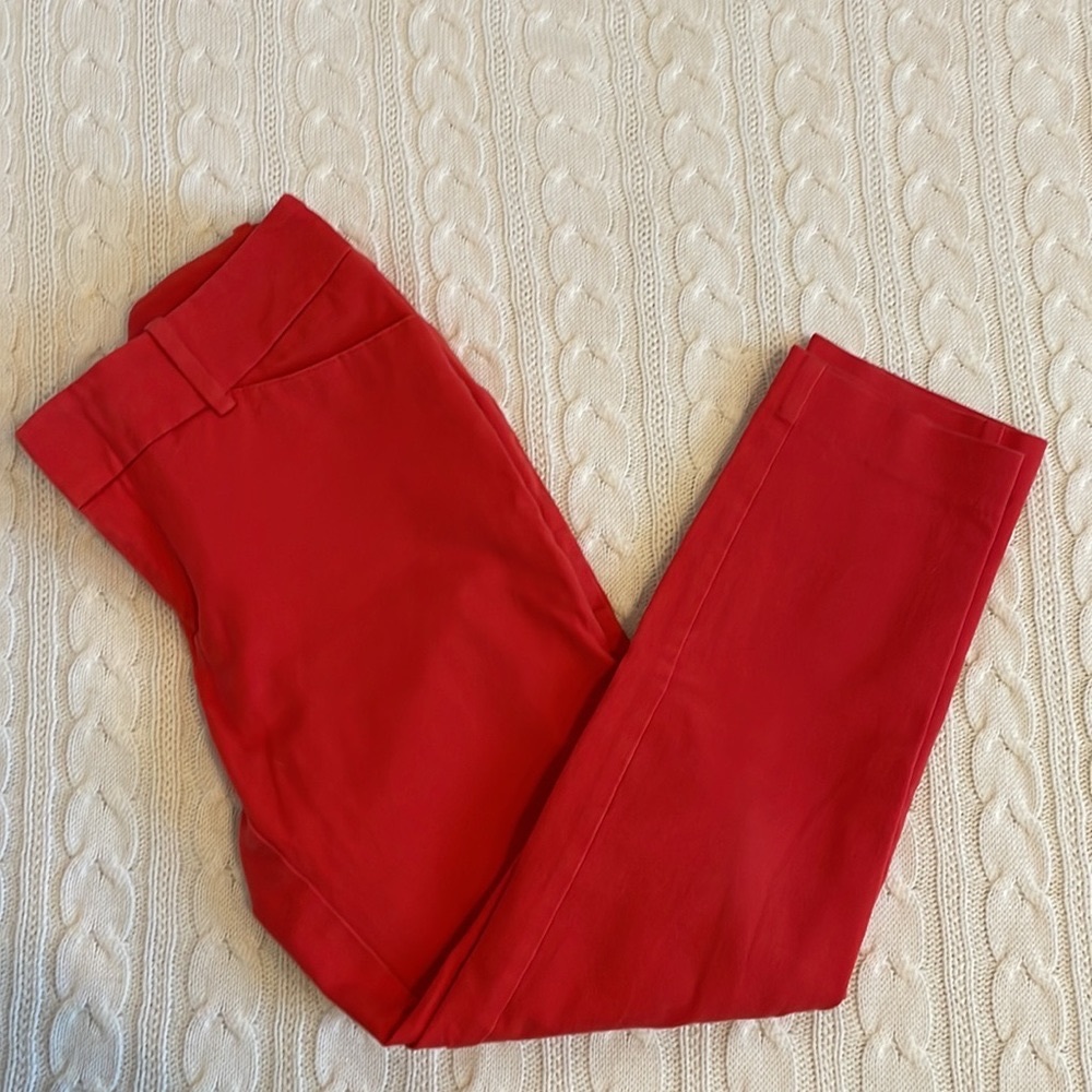 Merona Women’s stretch modern ankle pants. Red, size 6.